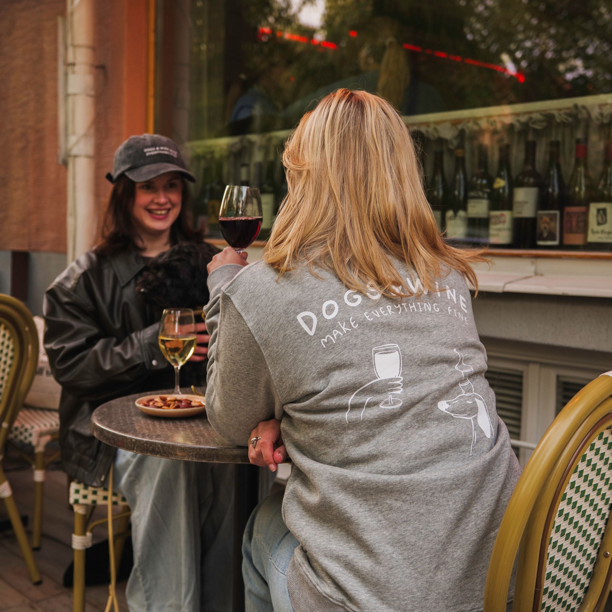 grey-sweatshirt-dogs-wine-vinbar.jpg