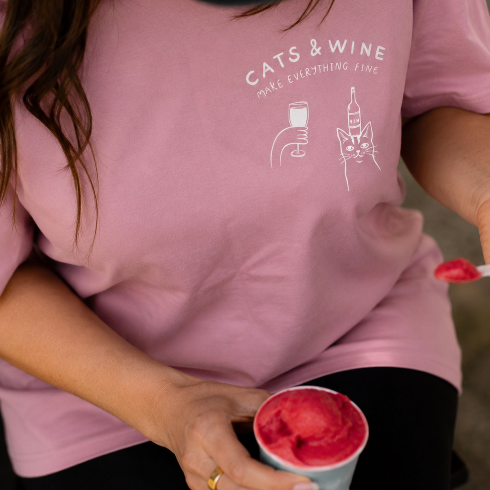 pink-t-shirt-cats-wine-front-size-s.jpg