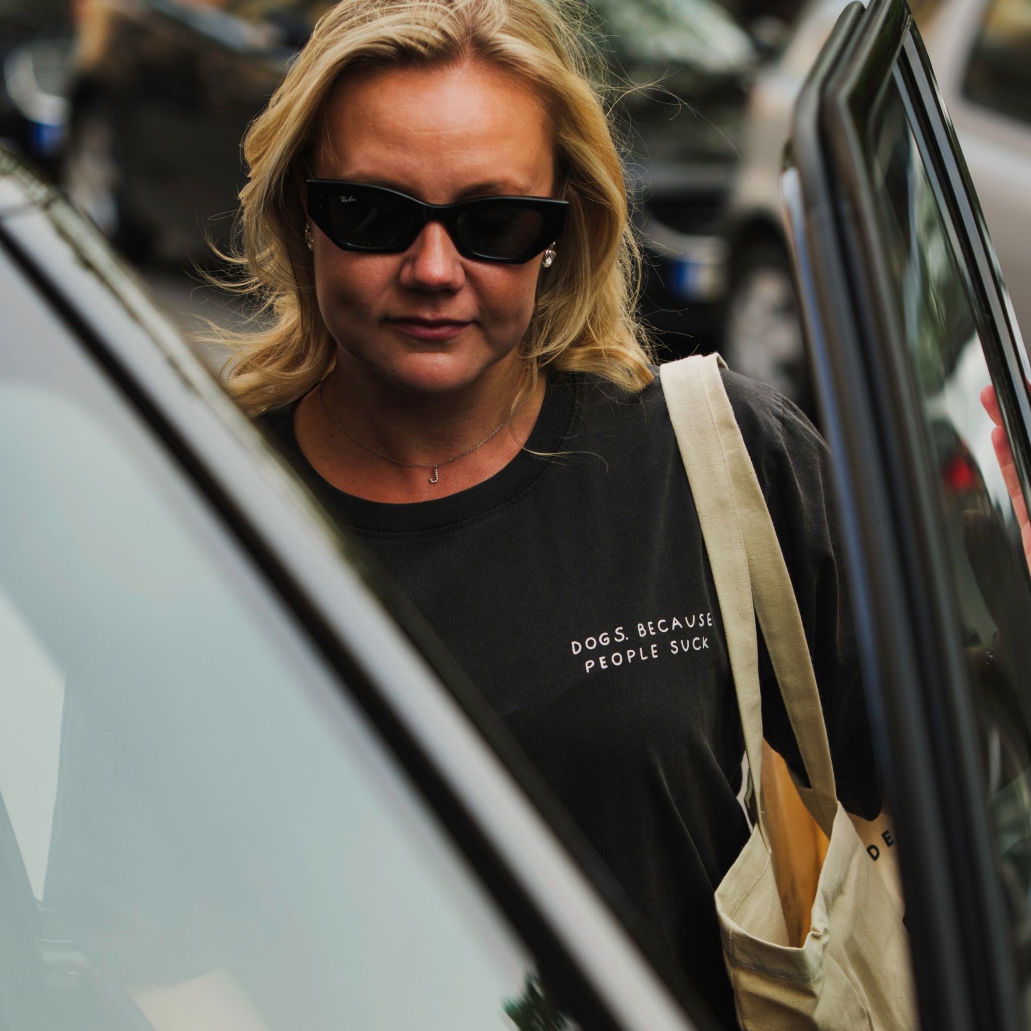 vintage-black-tshirt-dogs-because-people-suck-cheast-size-s.jpg